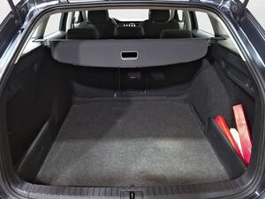 Skoda Octavia OCTAVIA COMBI 2.0 TDI 150 AMBITION 5P (RUEDA REPUESTO) 9