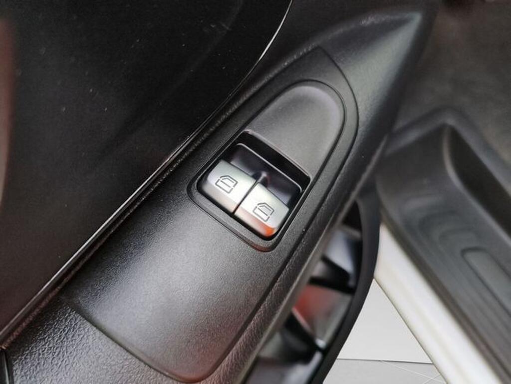 Mercedes Vito VITO FURGON 1.7 CDI 110CDI TD SWB COMPACT 4P Segunda mano
