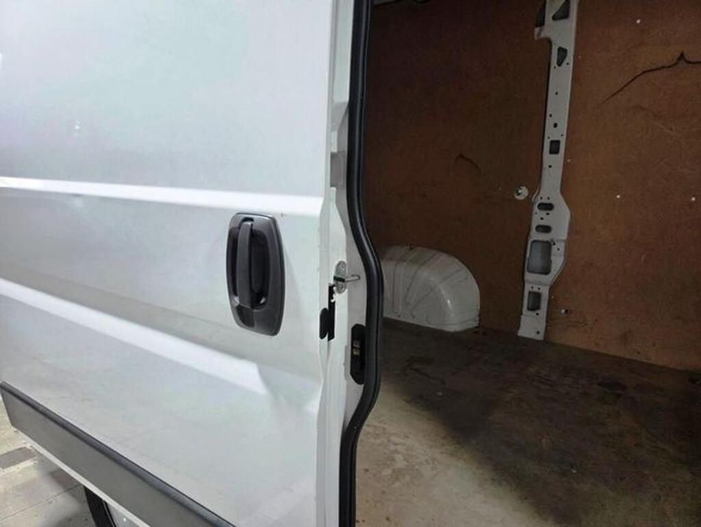 Peugeot Boxer BOXER FG 2.2 BHDI 120 L2H2 3.3T 4P 17