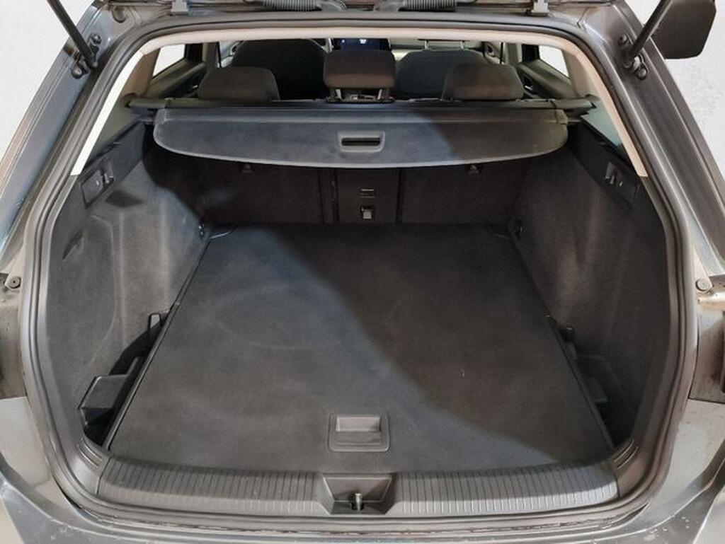 Volkswagen Golf GOLF VARIANT 1.0 ETSI MHEV 110 DSG LIFE 5P Segunda mano