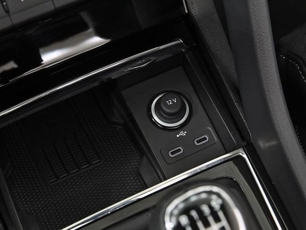 Skoda Karoq KAROQ 1.5 TSI 150 DESIGN 5P Segunda mano