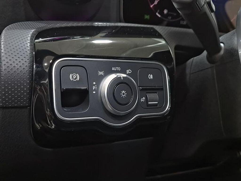 Mercedes Clase A A-CLASS 2.0 A 200 D DCT 5P Segunda mano