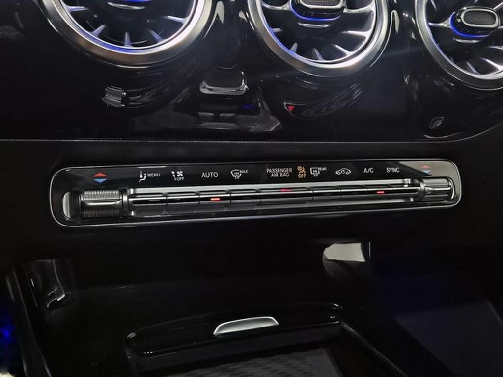 Mercedes Clase A A-CLASS 1.3 A 200 MHEV DCT 5P (AMG LINE ADVANCED PLUS) Segunda mano