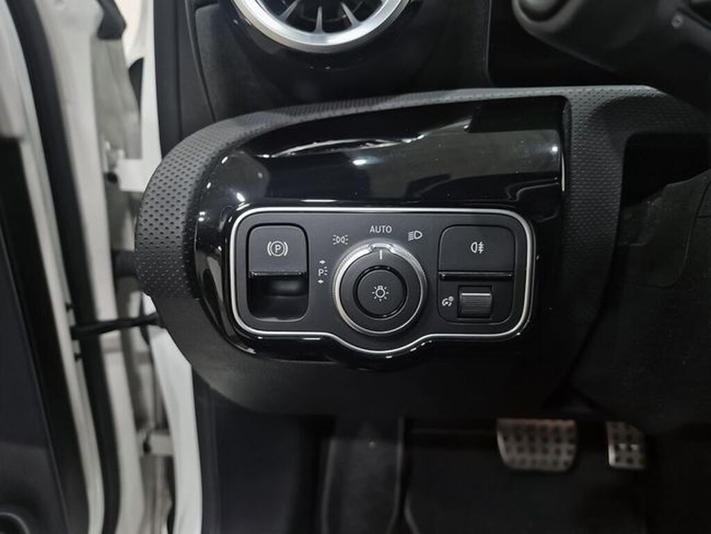 Mercedes Clase A A-CLASS 1.3 A 200 MHEV DCT 5P (AMG LINE ADVANCED PLUS) Segunda mano
