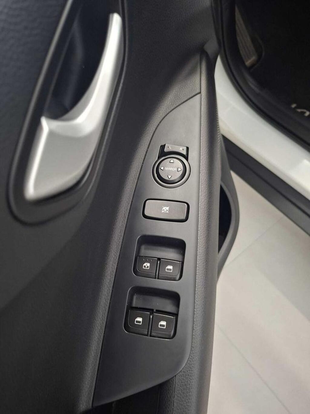Kia Stonic STONIC SUV 1.0 T-GDI MHEV IMT 74KW CONCEPT 100 5P Segunda mano
