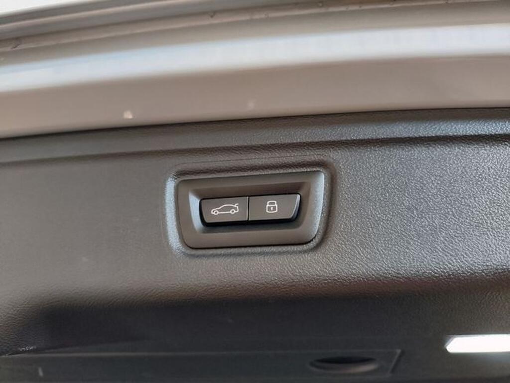 BMW Serie 3 SERIES 3 TOURING 2.0 318D 150CV MEHV AUTO 5P Segunda mano