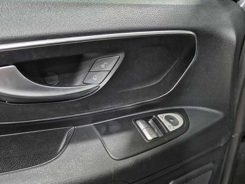 Mercedes Vito VITO 2.0CDI 136CV 114 TOURER SELECT SWB L 4P 9 PLAZAS 12