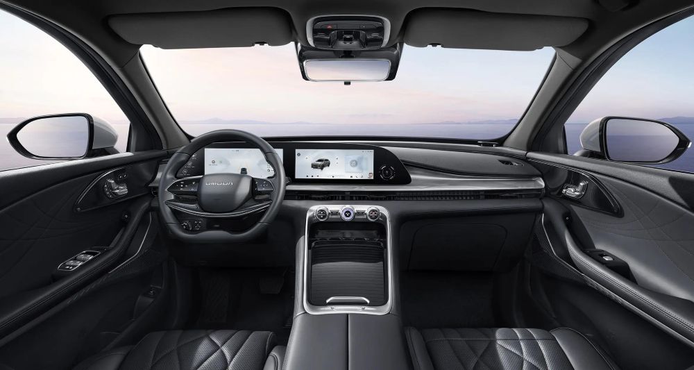 Omoda 9 SHS interior