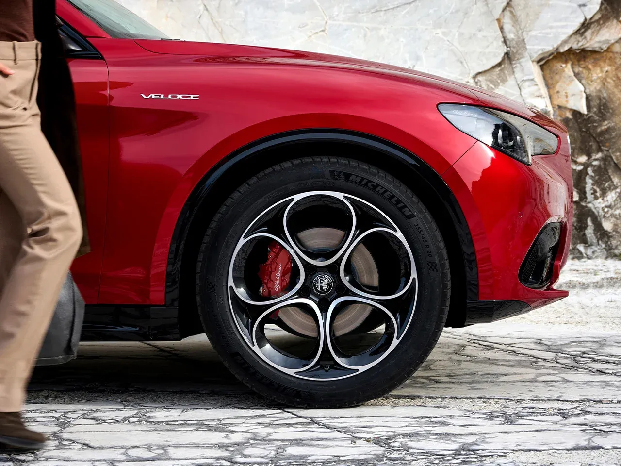 Alfa Romeo Stelvio exterior